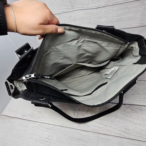 Petunia Pickle Bottom City Carryall‎ Black Diaper Bag - Picture 5 of 7